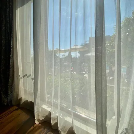 Diamond Garden Apartment *